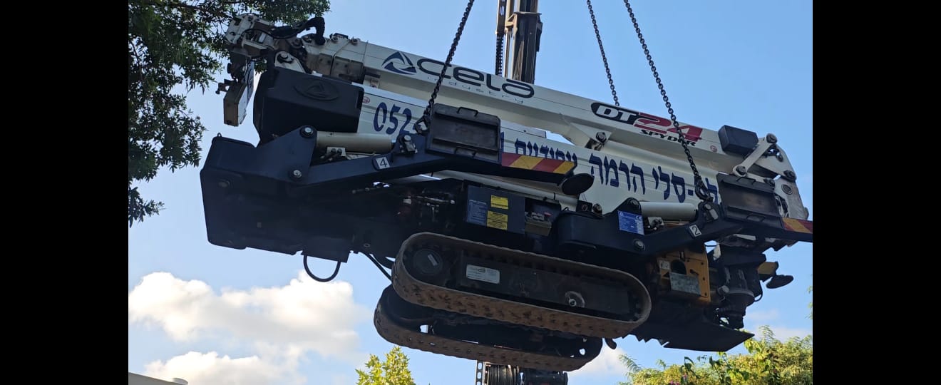 מנוף סל זחלילי מורם באוויר