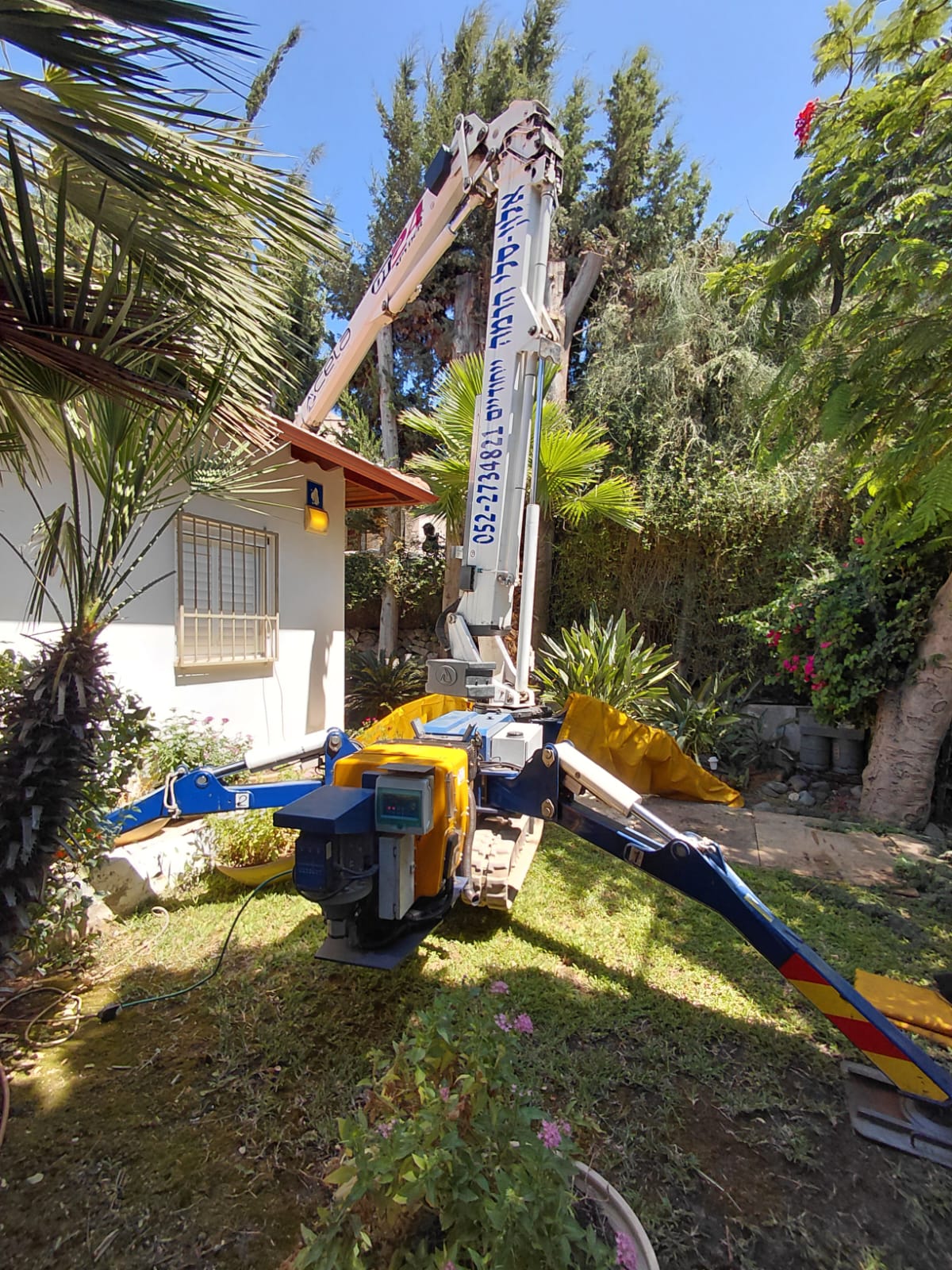 מנוף סל זחלילי פרוס בגינה פרטית